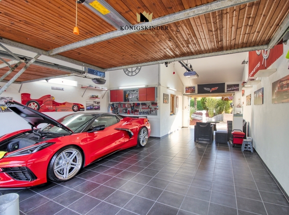 viel mehr wie eine Garage durch die hochwertige Gestaltung 