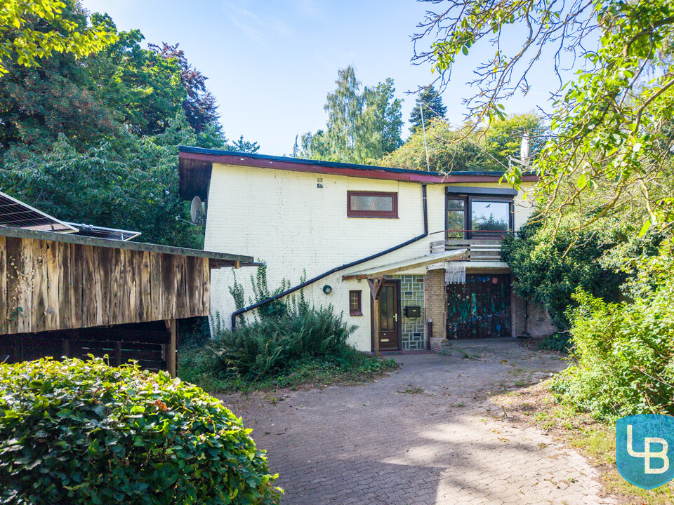Haus mit Carport und Garage