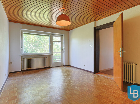 Zimmer mit Zugang zum Balkon