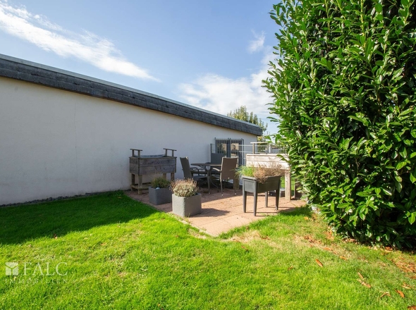Garten mit Terrasse