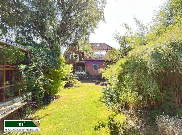 Blick zum Haus aus dem Garten