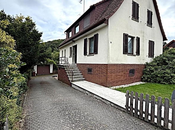 Haus mit Einfahrt