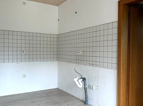 Küche mit Speisekammer