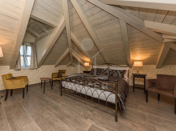 Großzügige Schlafzimmer unter dem Dach