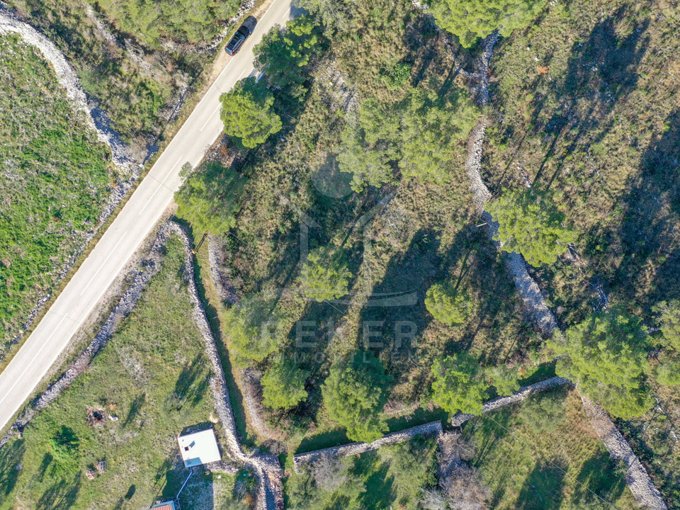 Baugrundstück in ruhiger Lage nahe Šibenik