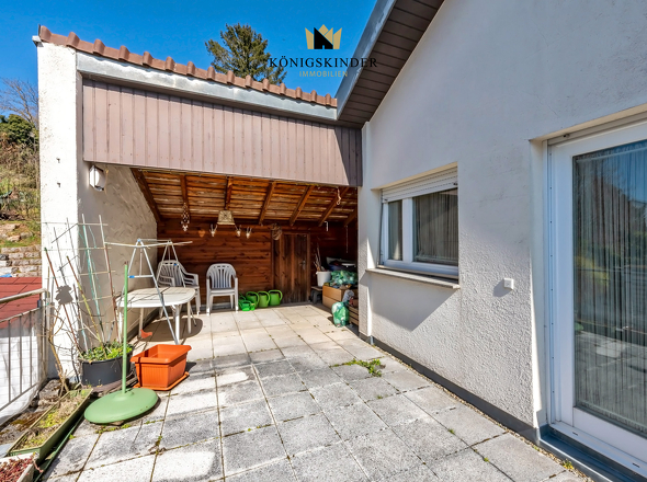 Pergola auf der großen Terrasse