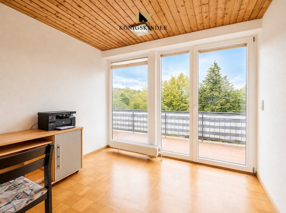 Vielseitig nutzbares Zimmer – ideal als Kinder-, Gäste- oder Arbeitszimmer. KI