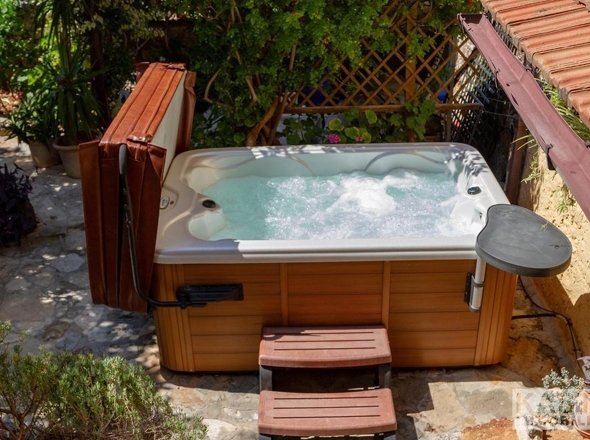 Jacuzzi