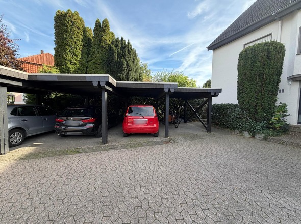 Ein Carportstellplatz gehört zur Wohnung