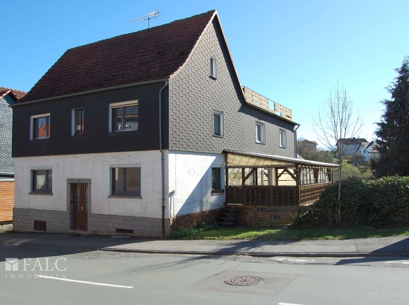 Hausansicht seitlich vorne