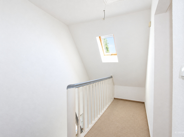 Treppenpodest mit Dachfenster