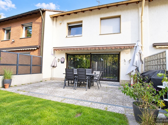 Hausrückseite mit Terrasse