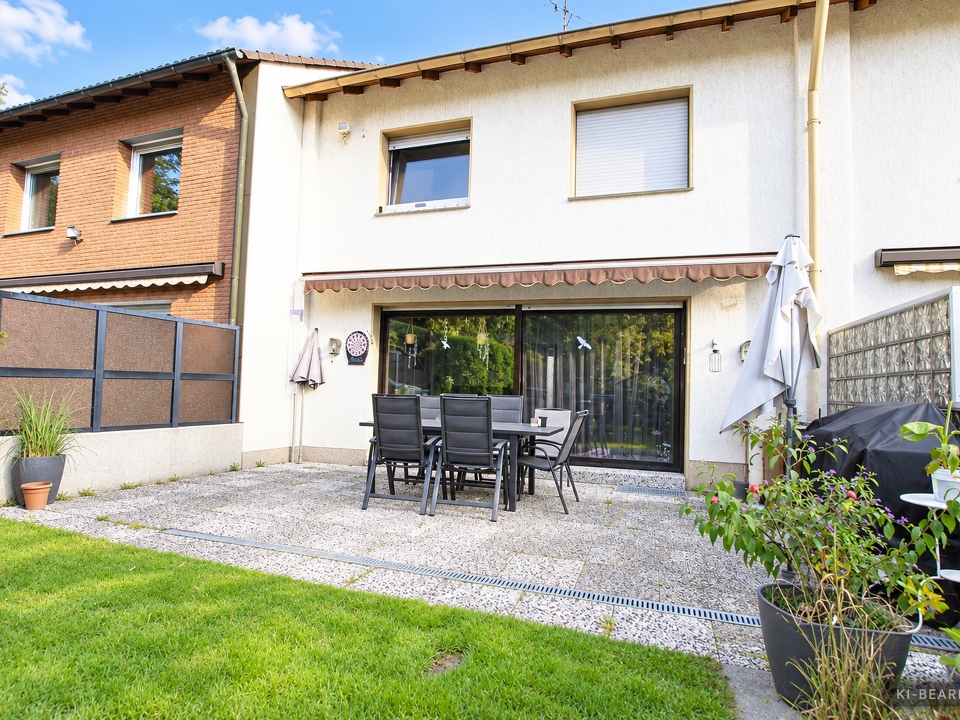 Hausrückseite mit Terrasse