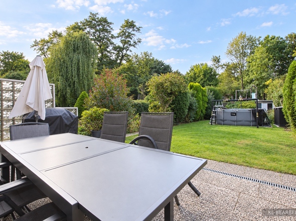 Terrassenplatz mit Gartenblick