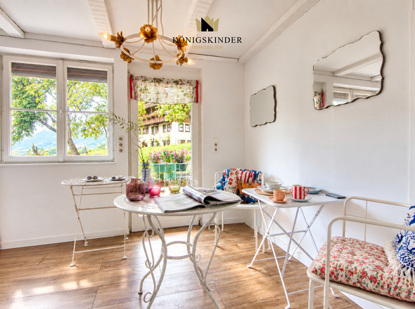 Küche mit zugang zum Balkon 
