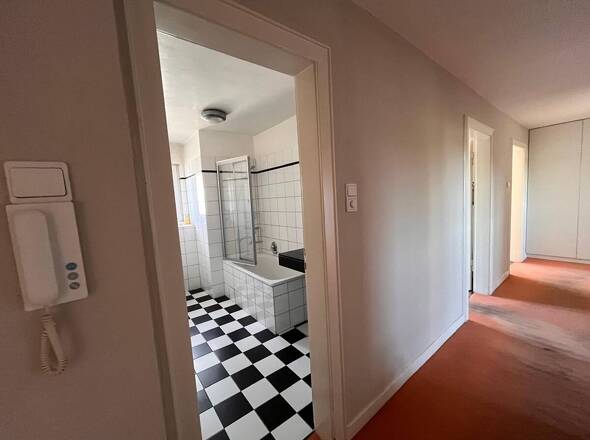 Blick ins Badezimmer