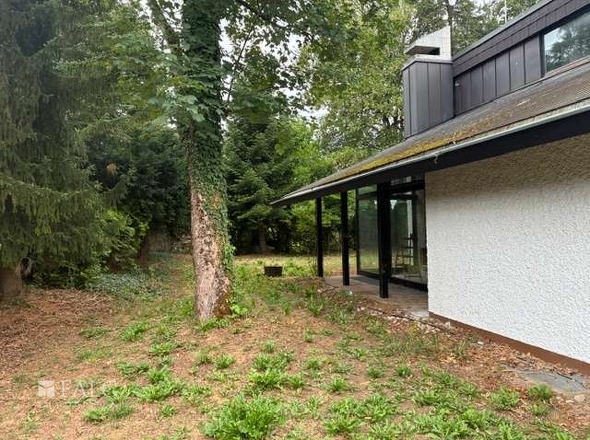 Außenansicht mit Terrasse