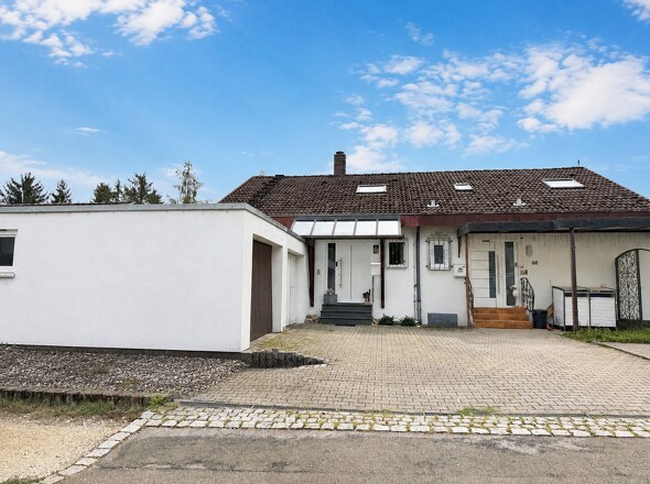 Aussen mit Stellplatz