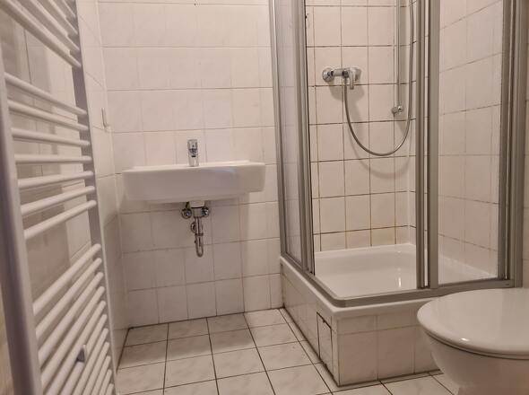 Bad inliegend mit Dusche
