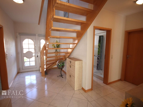 Flur mit Treppe